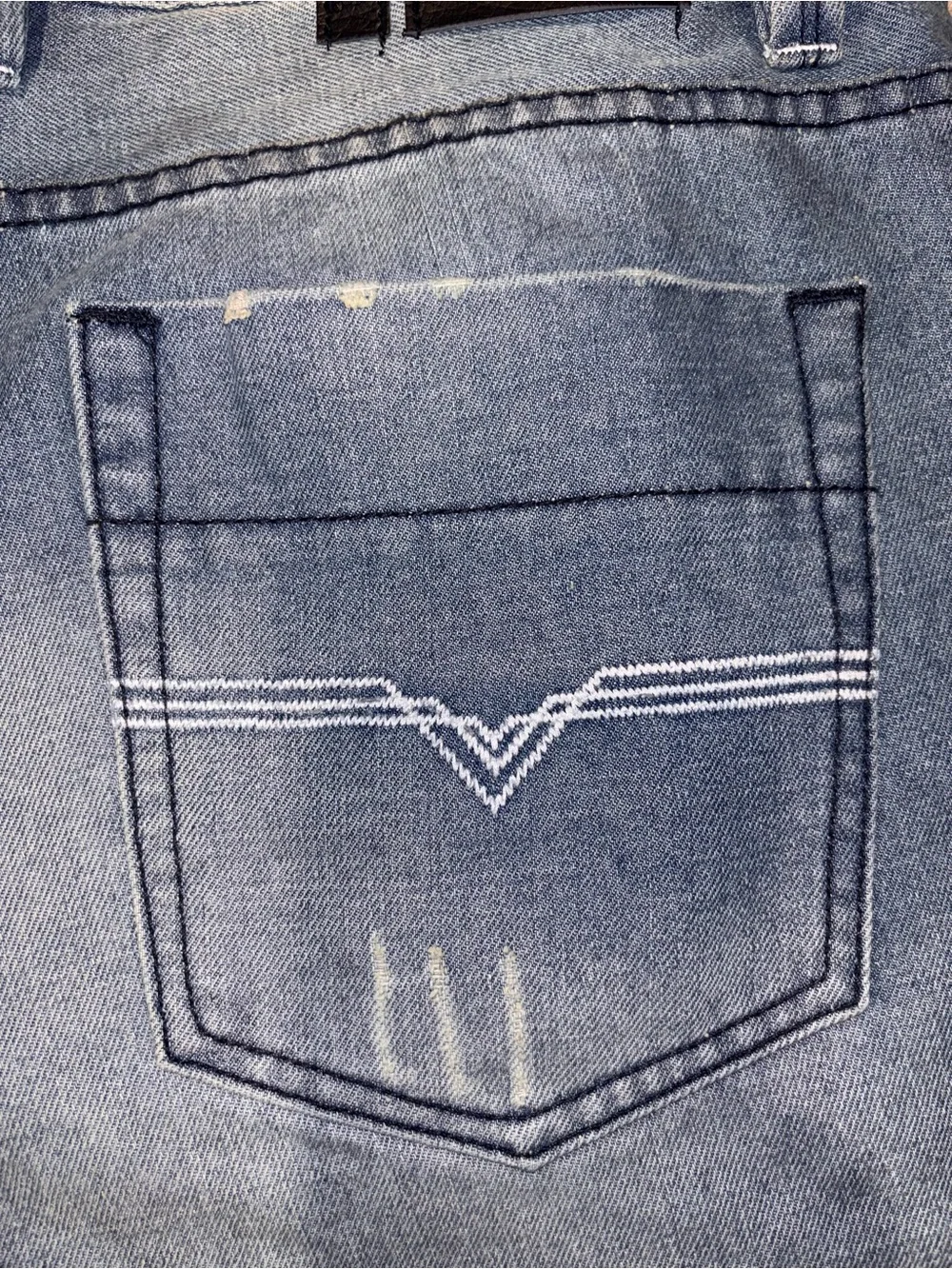 NWT Diesel Larkee Men’s 38 x 32 Distressed Light Wash Straight Leg Jeans